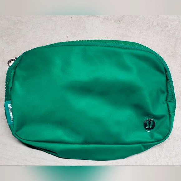 lululemon athletica Handbags - Lululemon Everywhere Belt Bag NWT